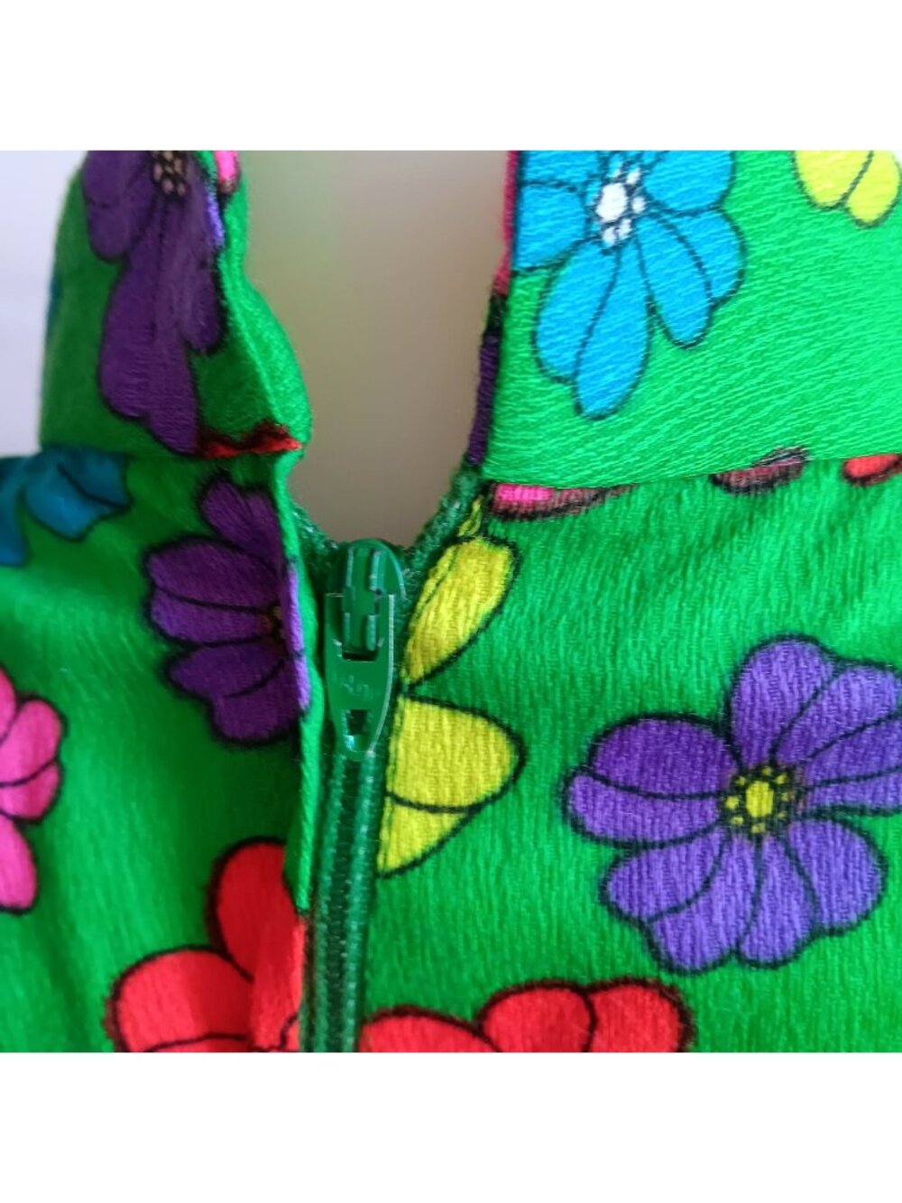 True Vintage Dress Keyhole sz 8 1OF1 1960s Floral Two-Piece Neck & Elastic Skirt